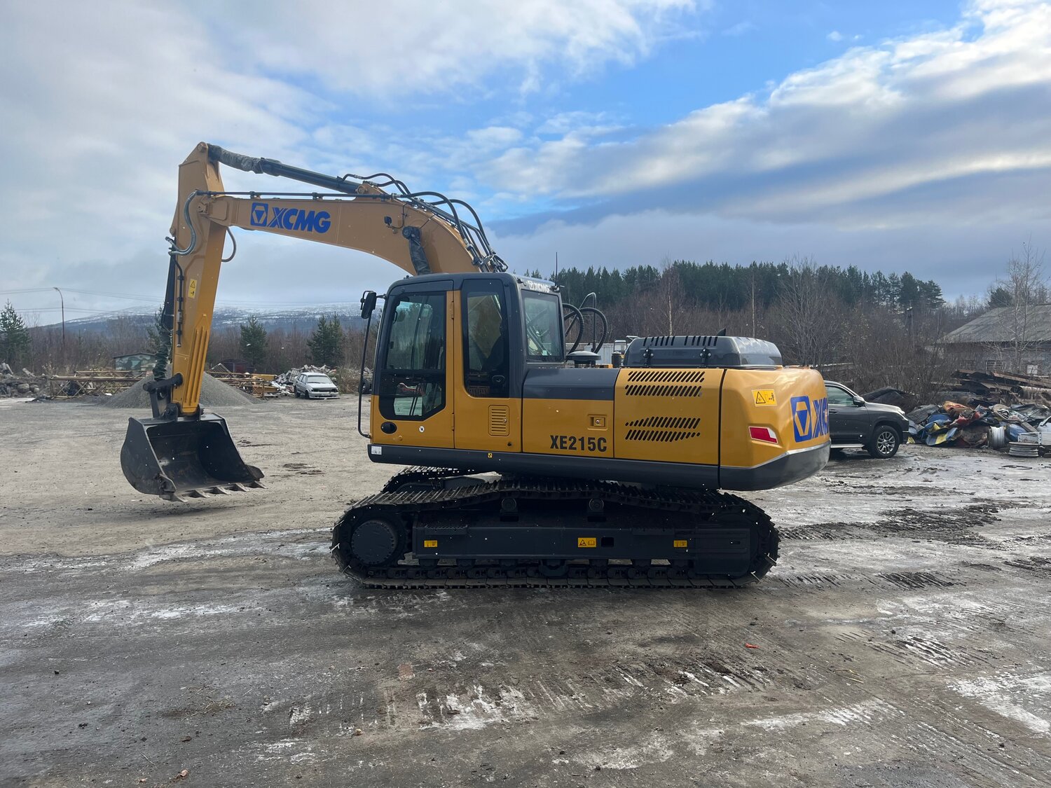 гусеничные экскаваторы, экскаватор на гусеничном ходу, экскаватор caterpillar, гусеничный экскаватор xcmg xe215c, экскаватор xcmg