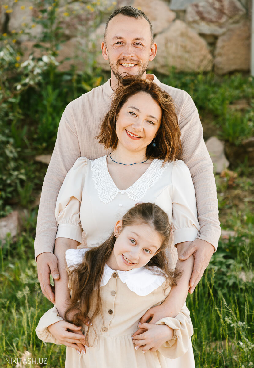 семейная, фотосессия семейная, девушка, семейная фотосессия в саду, семейные фотографии