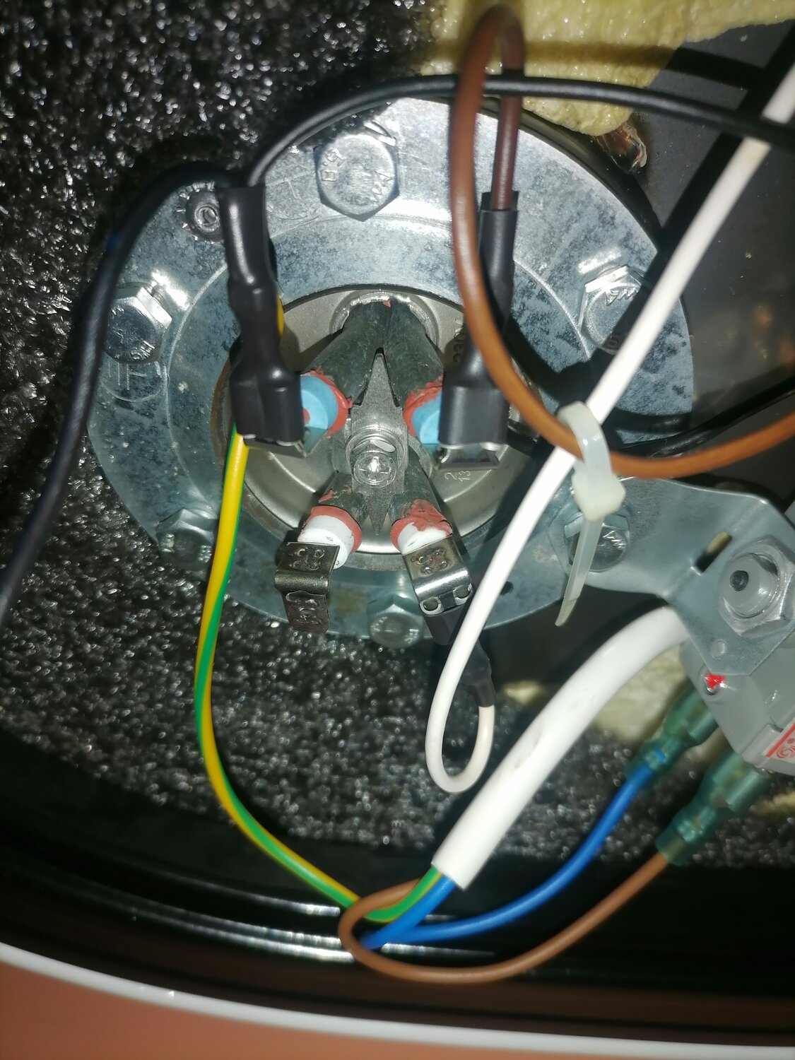 электрический накопительный водонагреватель, электрический водонагреватель, водонагреватель electrolux ewh sl 50 электросхема, подключение электрического водонагревателя, подключение водонагревателя