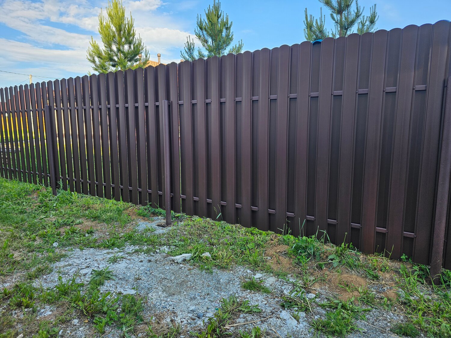 забор из металлического штакетника, забор штакетник металлический, забор штакетник металлический двухсторонний, забор штакетник металлический шахматка, штакетник для забора