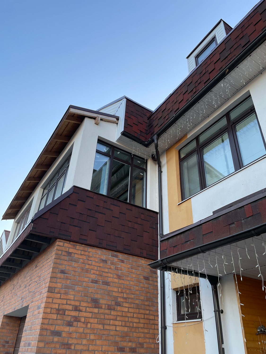 дом, здание, коттедж, остекленный балкон в частном доме, фасад