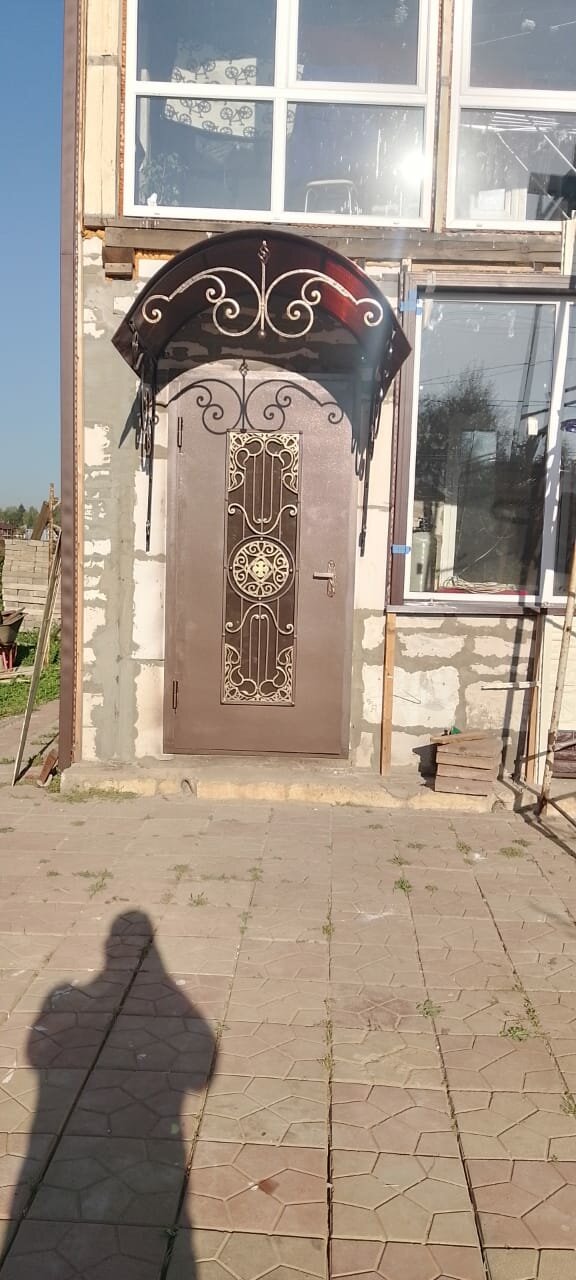 кованые козырьки, кованые козырьки над крыльцом, кованые навесы, кованая дверь, кованная дверь входная