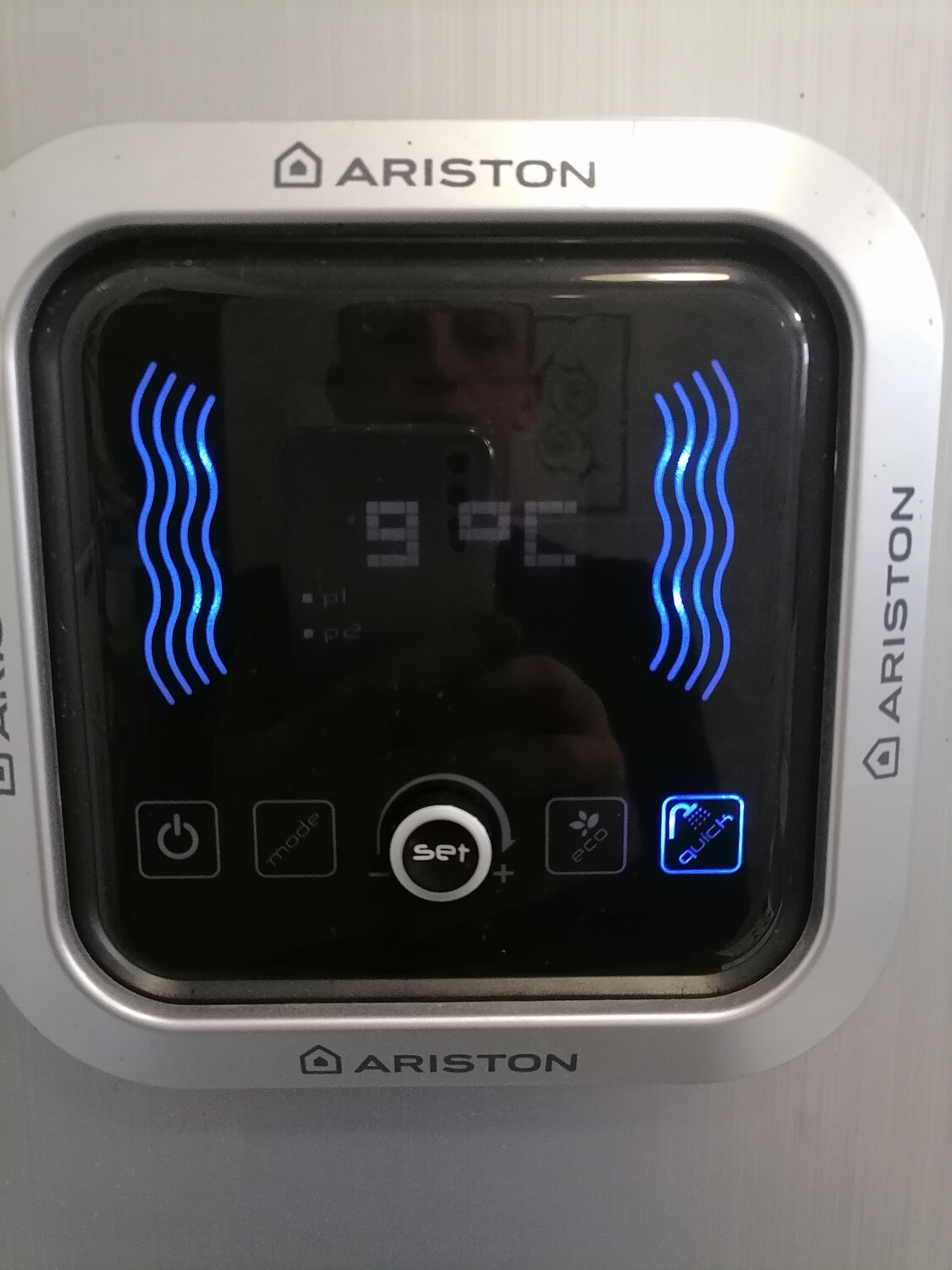 водонагреватели аристон, водонагреватели ariston, водонагреватели накопительные ariston, электрический водонагреватель ariston, водонагреватель накопительный ariston abs vls