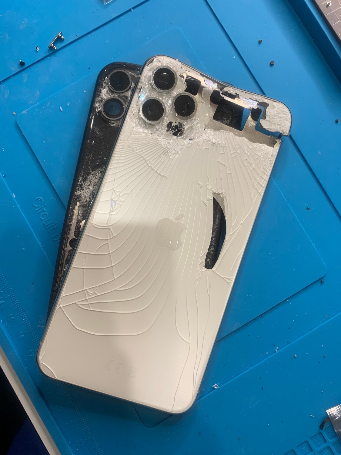 iphone 11 pro max, iphone 11 pro max back, iphone 11 pro max и iphone 8 plus, переклейка стекла на iphone 11 pro max, разбитый айфон xs max задняя крышка