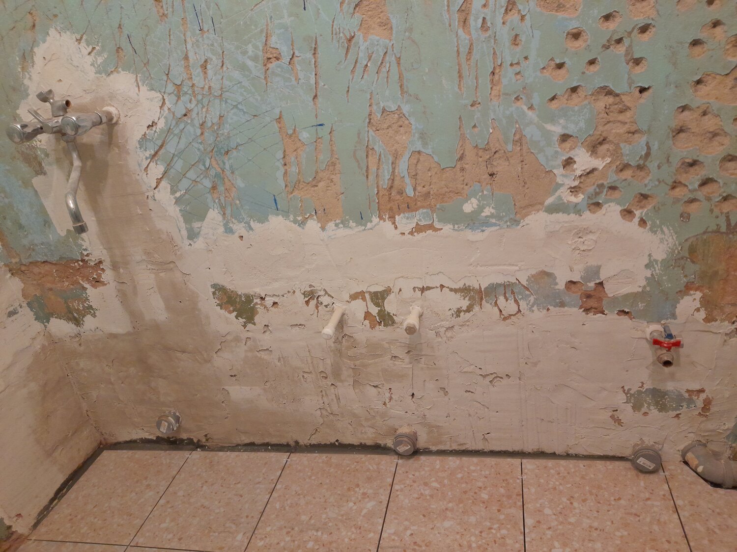 выравнивание стен в ванной комнате, стены в ванной, ремонт ванной, ванная комната, кафель на кривые стены