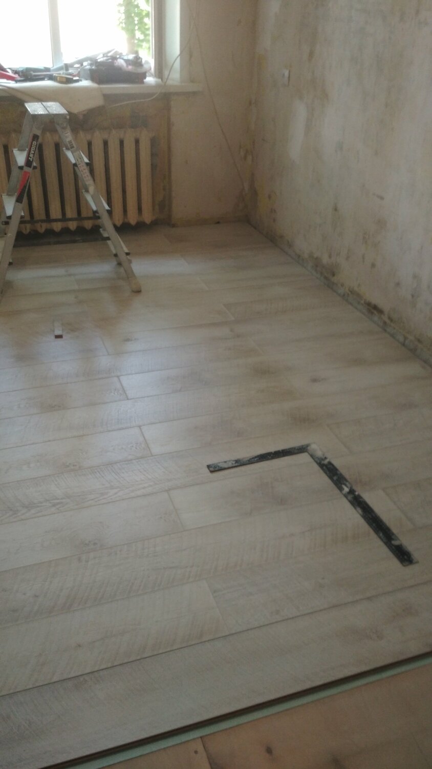 укладка ламината, укладка пола, укладка плитки кафельной на пол под ламинат, укладка плитки под паркет, ламинат