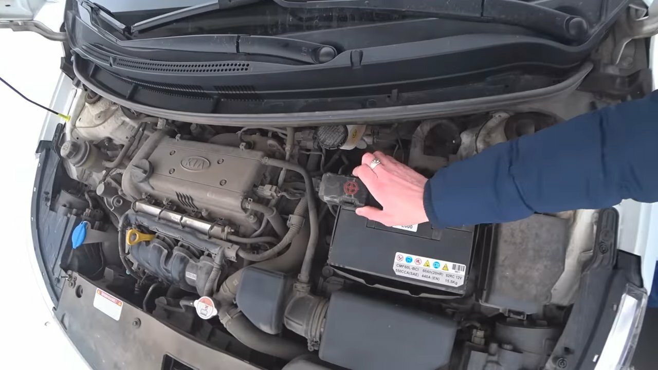 пежо 308 прикурить акб, solaris 1.6 подкапотное пространство, тосол в kia ceed 3, мойка подкапотного пространства, прикурить от пежо 3008