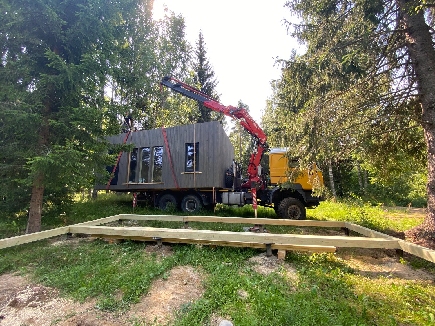 лесной фонд, манипулятор кму, holtsovhouse монтаж, манипулятор, разгрузка металлочерепицы манипулятором