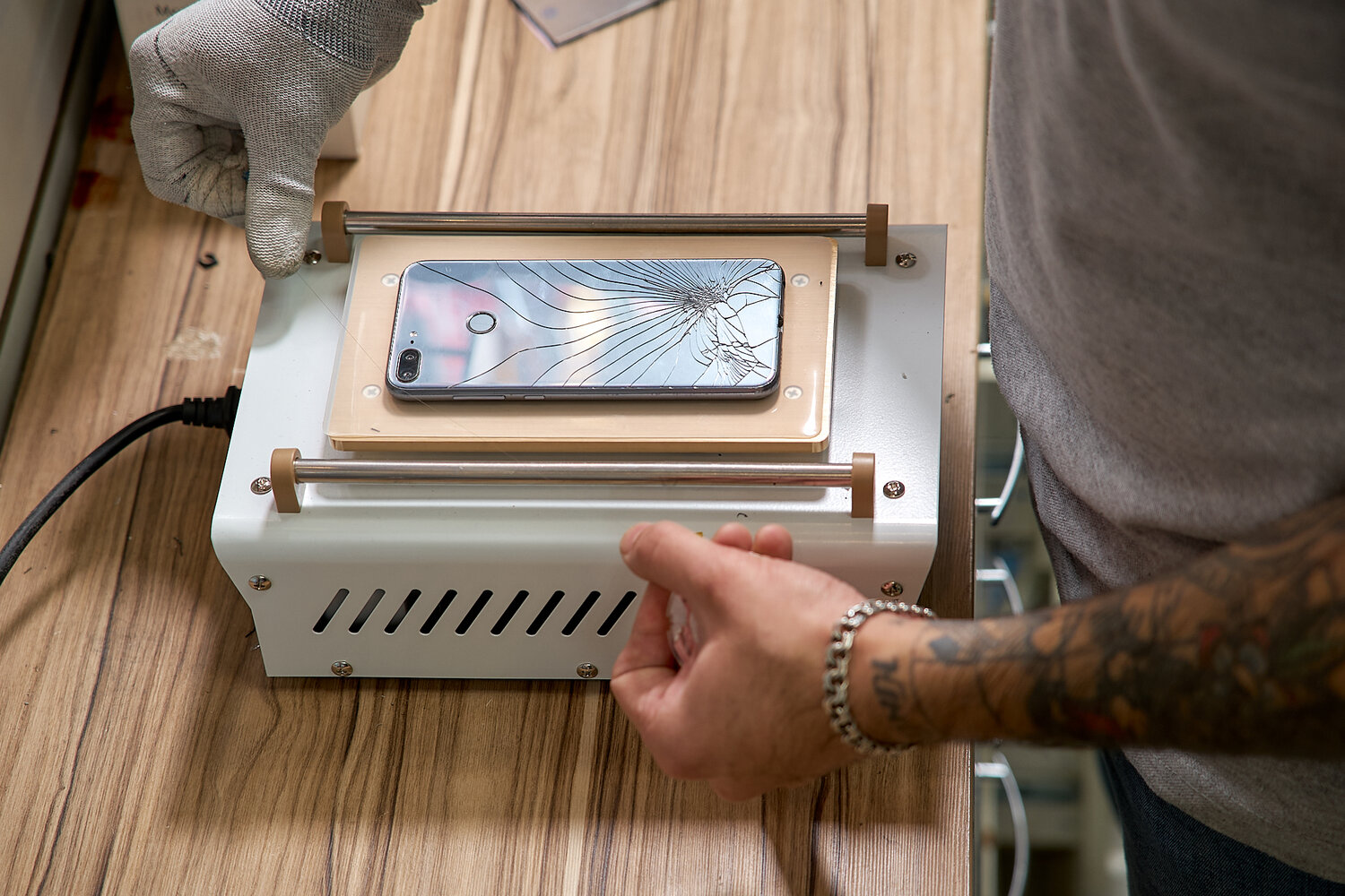 lcd separating, самопроизвольное срабатывание тачскрина, переклейка дисплеев, оборудование для замены стекла дисплеев, техника