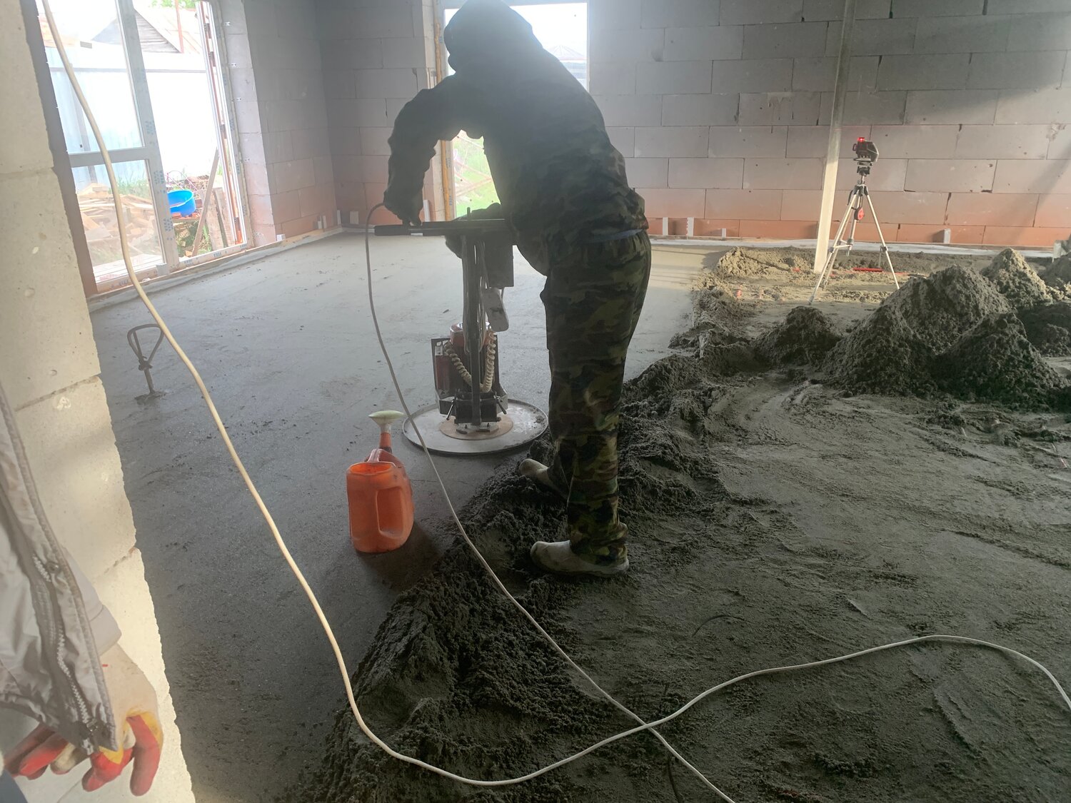 полусухая стяжка пола, стяжка пола, оборудование для полусухой стяжки, оборудование для цементной стяжки пола, полусухая стяжка