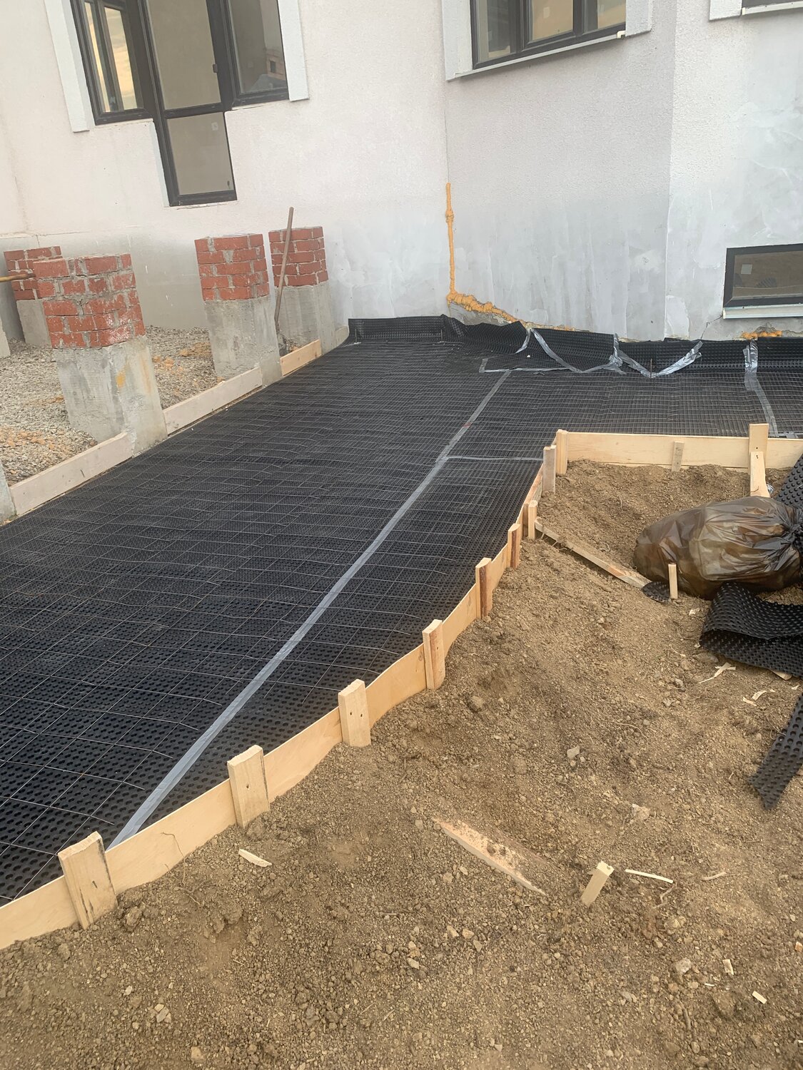 отмостка дома, отмостка, мягкая отмостка, отмостка без бетона, отмостка из бетона