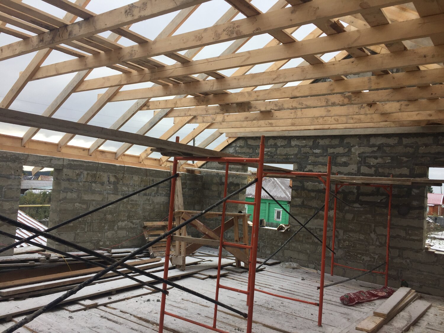 перекрытие крыши, строительство крыши, стропила 2хсеаткс на гараж, монтаж стропильной системы, стропила