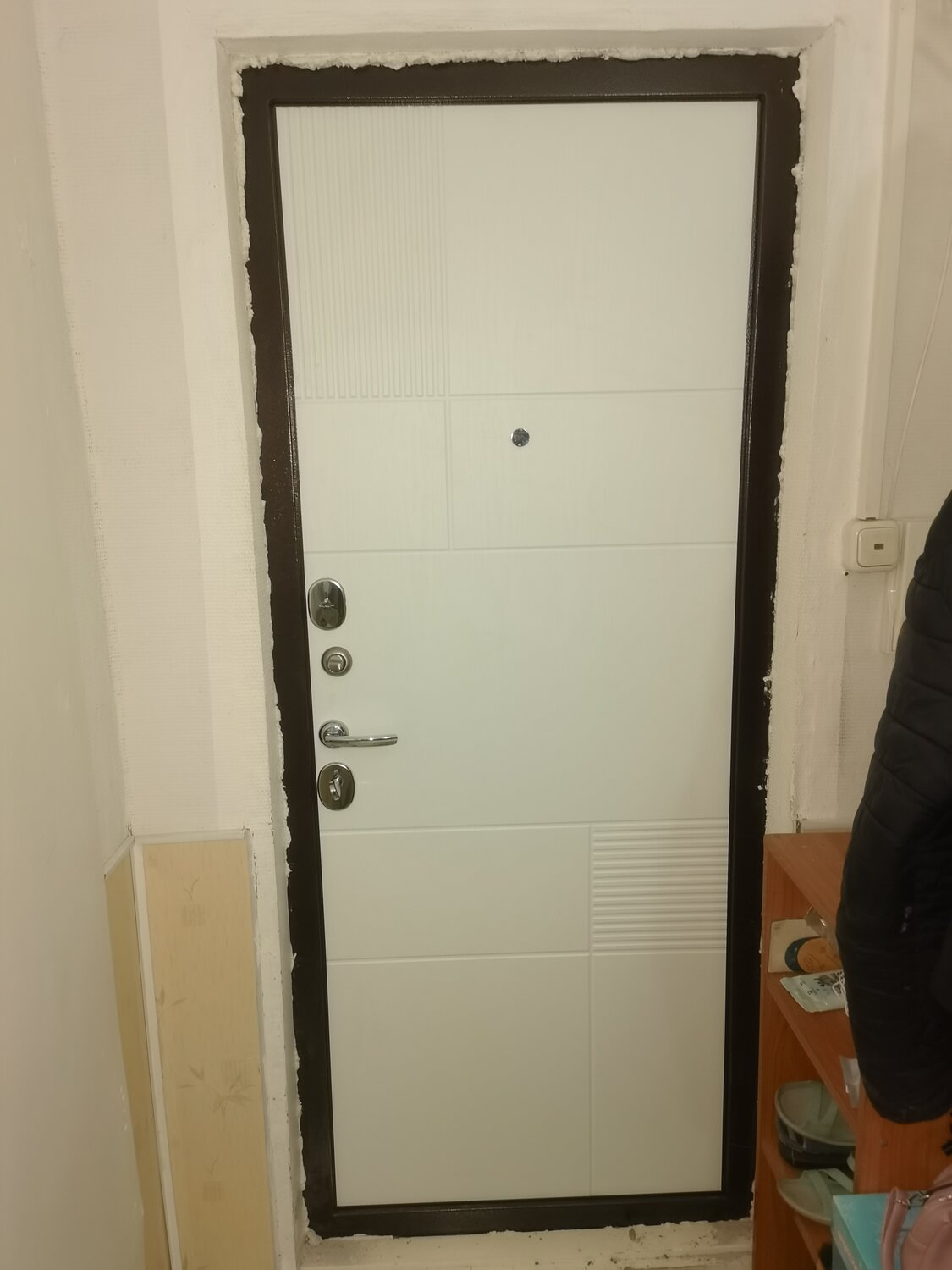 дверь, дверь входная, дверь металлическая, серая входная дверь, дверь металлическая входная