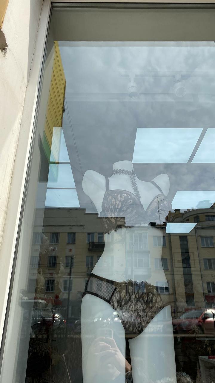 прикол, дизайн витрины, белье, необычные манекены, 30 rockefeller plaza крыша