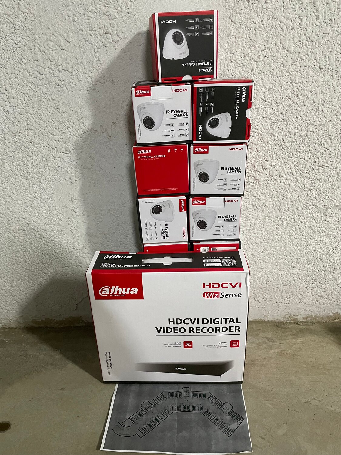тормозные колодки брембо коробка, камера hiwatch коробка, этикетка, колодки brembo, камера hiwatch
