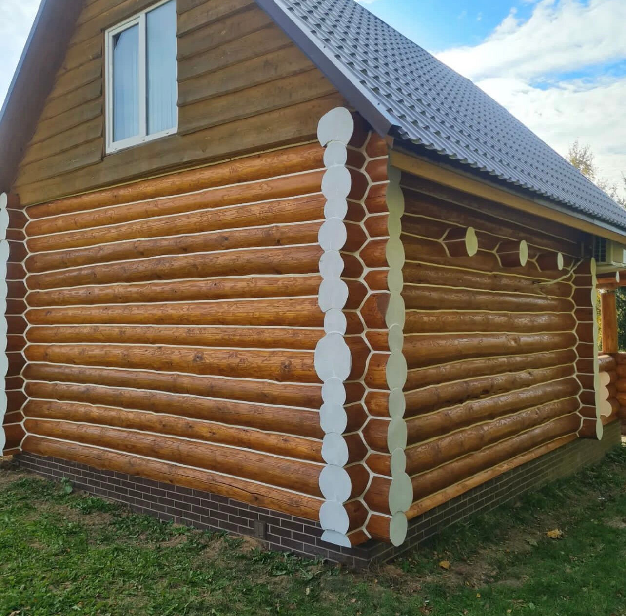 дом из бревна, покраска сруба, отделка сруба, бревенчатый дом, сруб