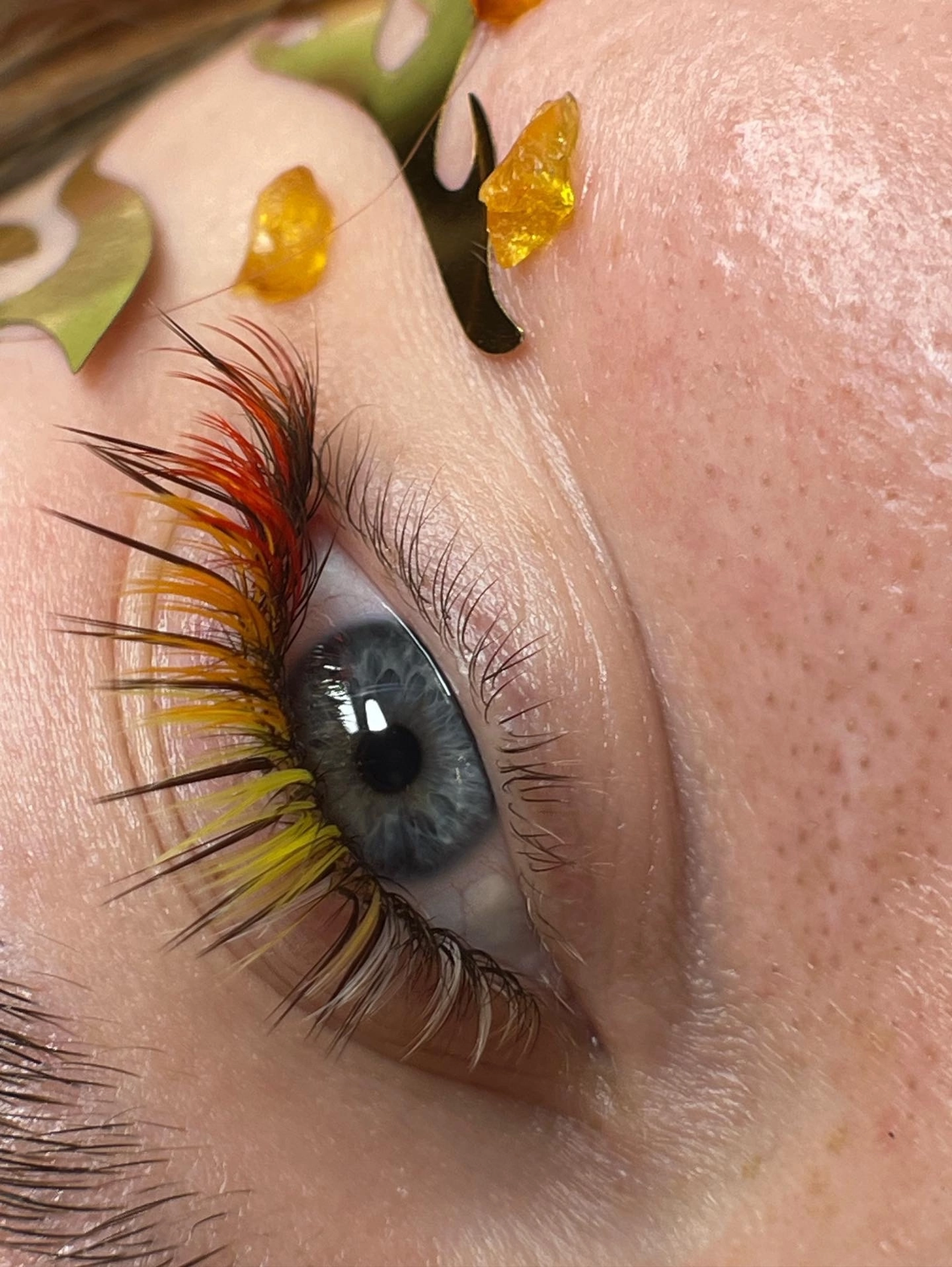 цветные ресницы, цветное наращивание ресниц, наращивания ресниц, ресницы, цветные реснички