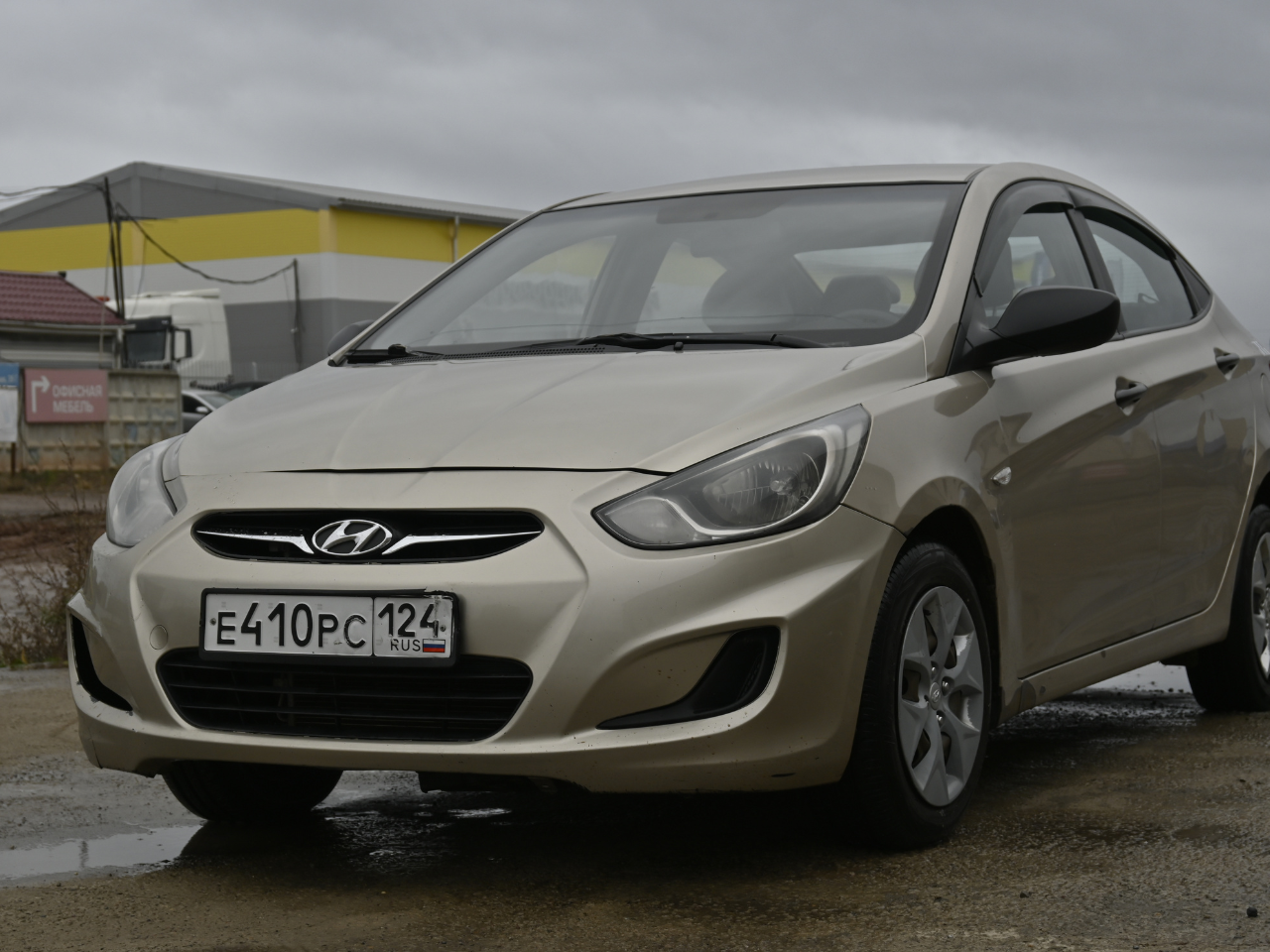 hyundai solaris, бежевый хендай солярис, машина hyundai solaris, hyundai solaris 2013, Hyundai Solaris
