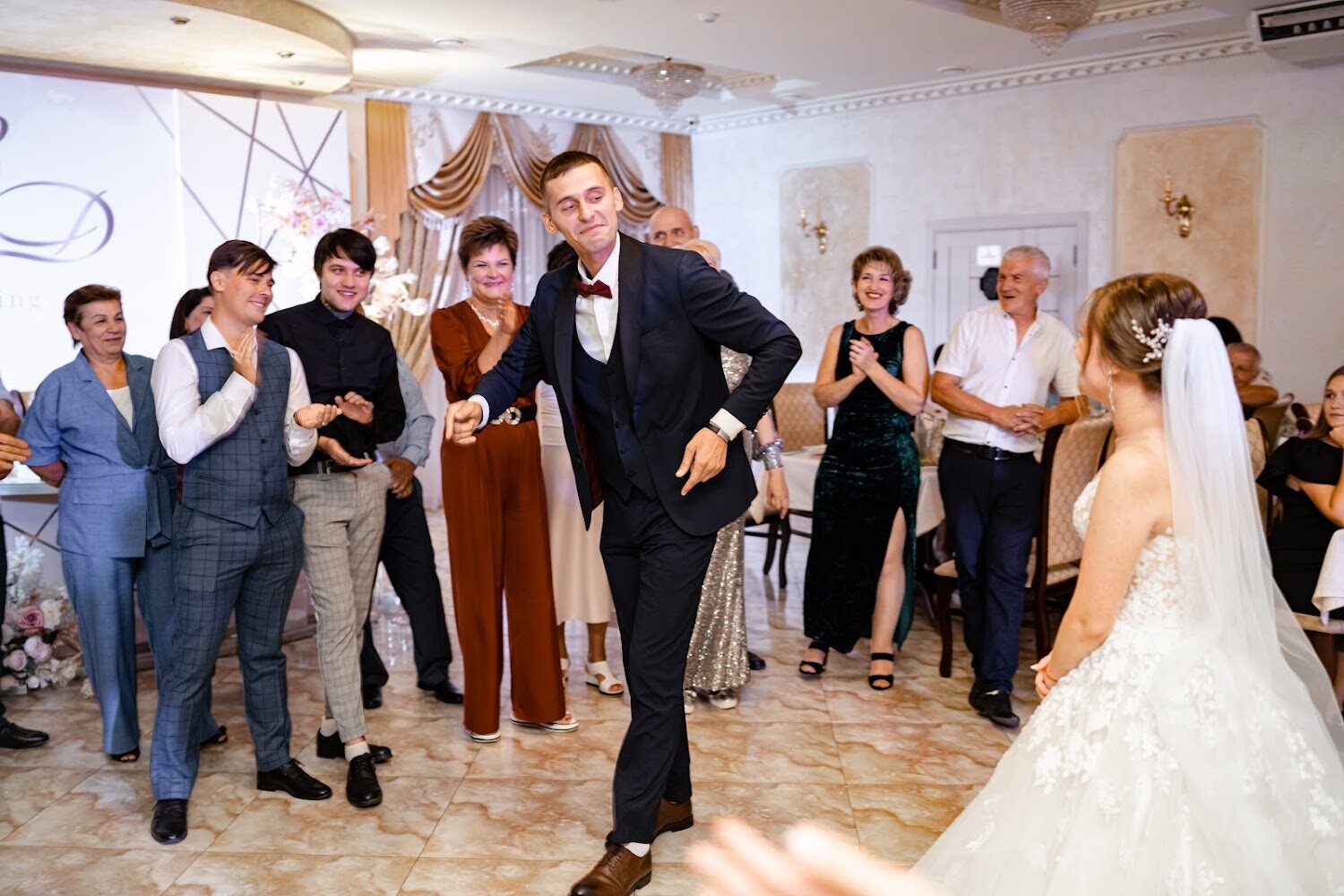 свадебный ведущий, свадьба, зал свадьбы, тамада на свадьбу, ведущий на свадьбу