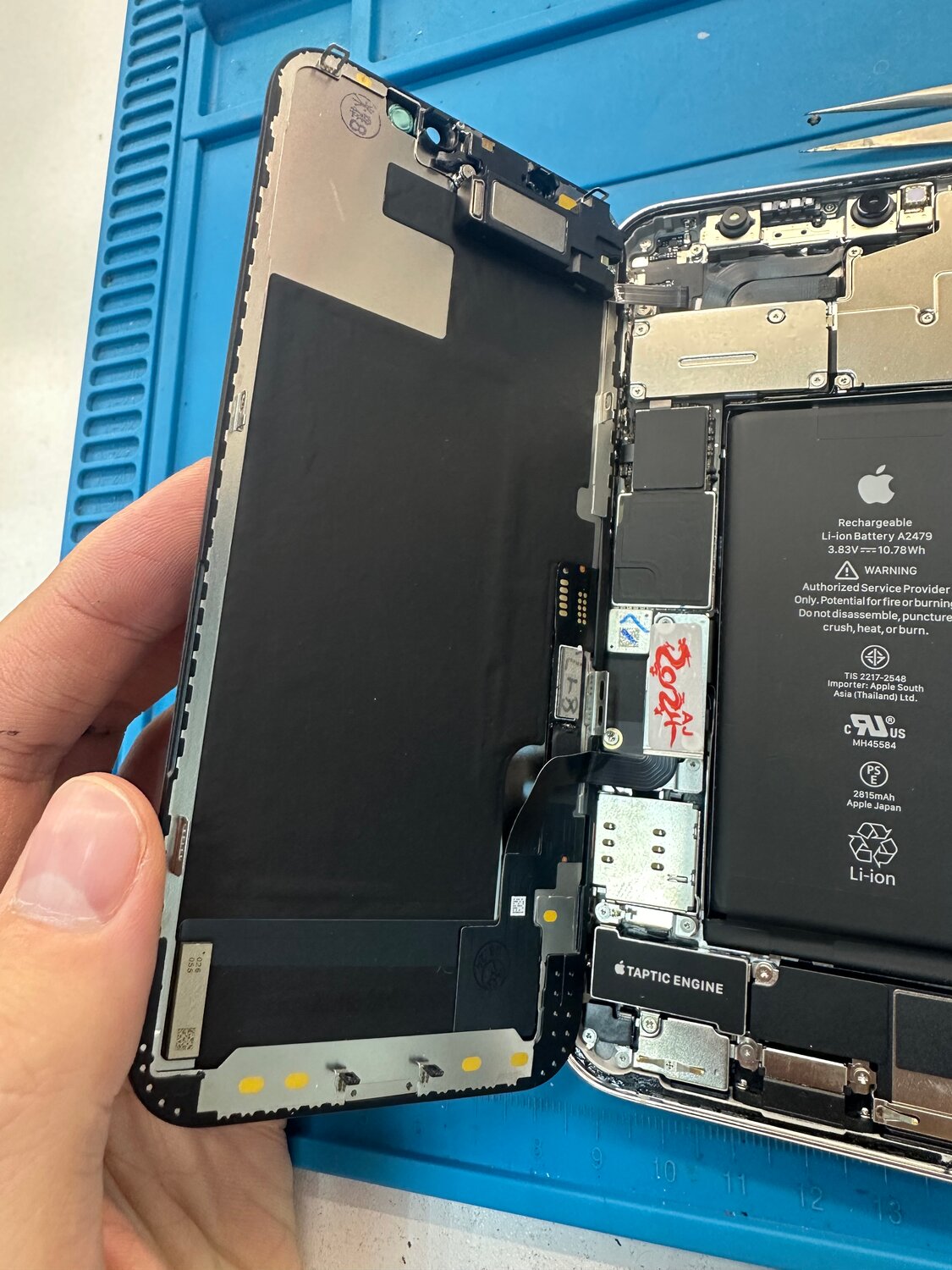 iphone 13 в разборе, iphone 13 pro разбор, внутренности айфона, разобранный айфон, айфон в разборе