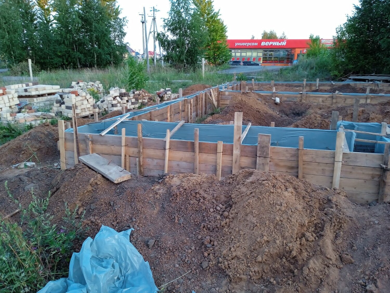 фундамент дома, строительство фундамента, фундамент, фундамент под дом, ленточный фундамент
