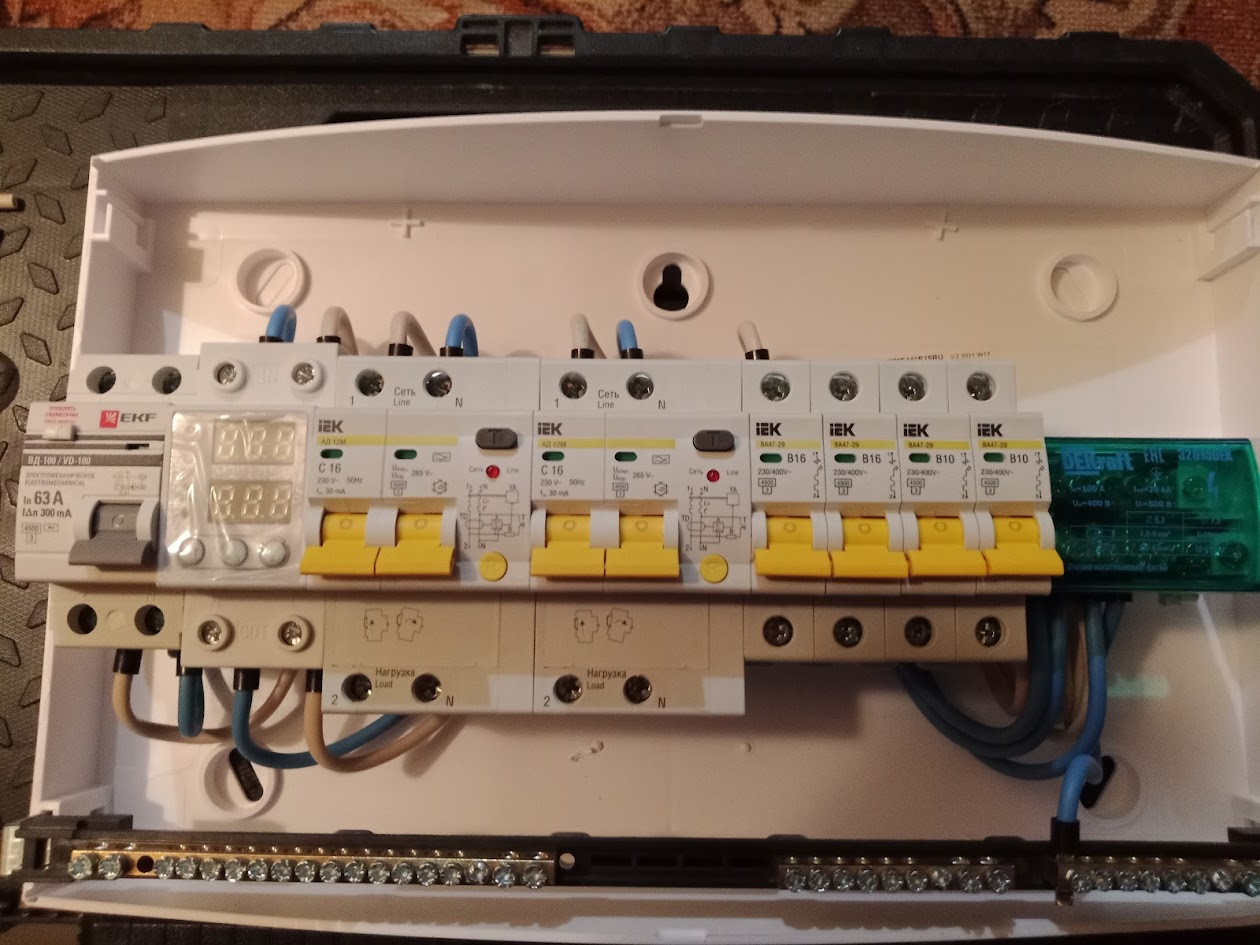 электрический щиток выбило, сборка электрощита iek, автомат в щитке, электрический щиток, сборка электрощита