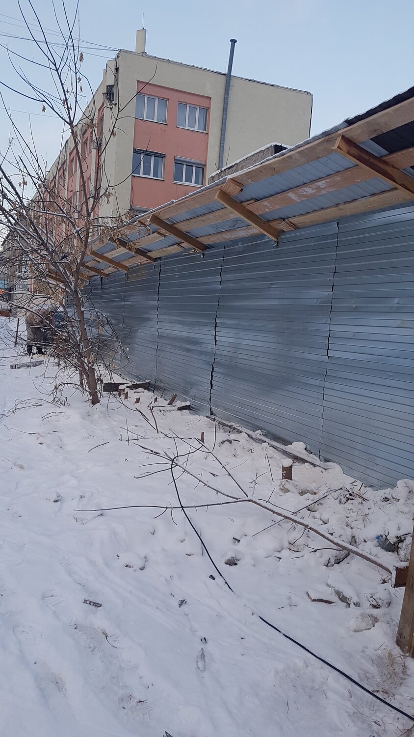 здание, строительный забор, ограждение строительной площадки, товарная 56 самара, улица