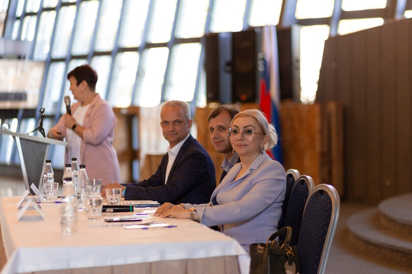 урсула фон дер ляйен, твиттер, шестопал елена борисовна, фоторепортаж конференция, covid 19 armenia
