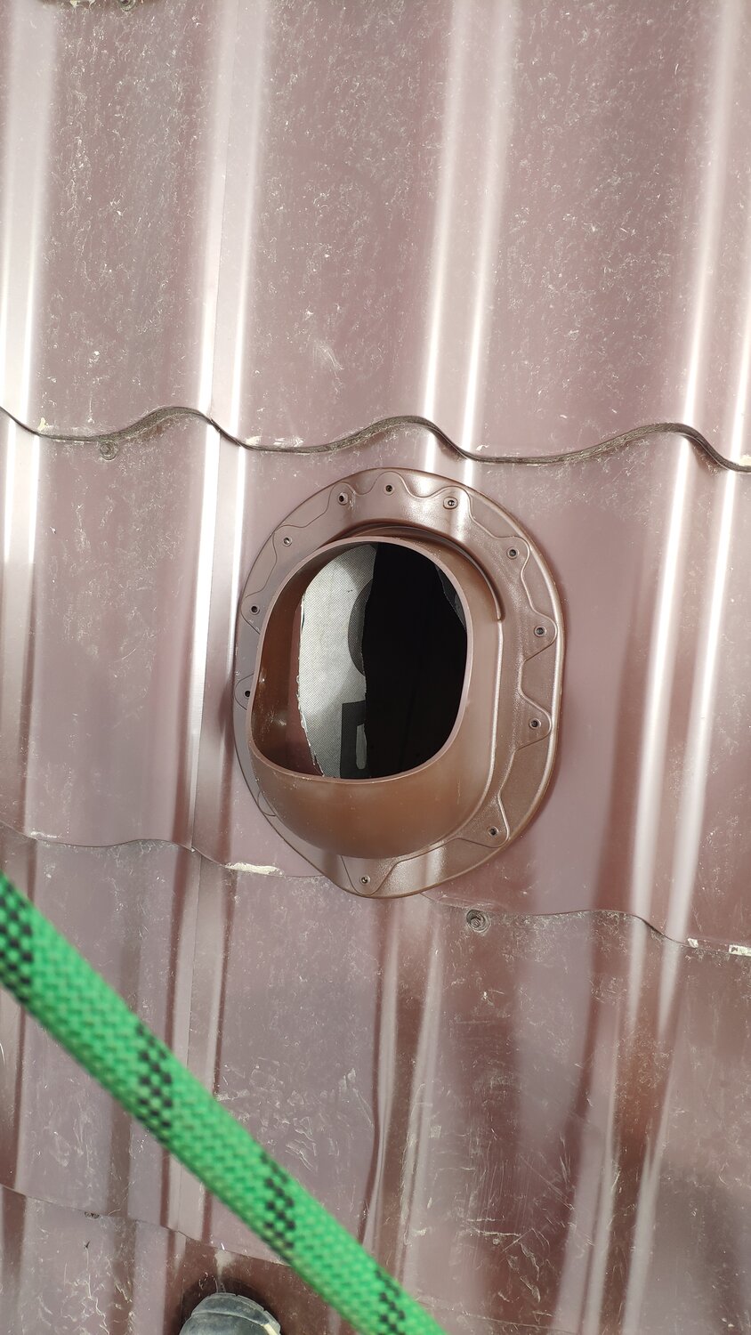 vilpe pelti вентиляция под металлочерепицу, вентиляционный выход для металлочерепицы, вентиляция кровли, вентиляция крыши из металлочерепицы, вентиляция кровли из металлочерепицы