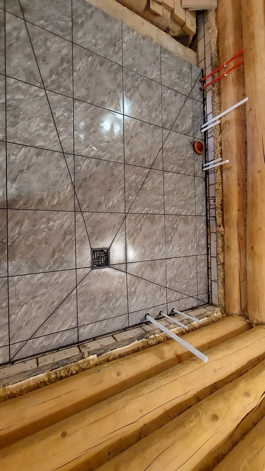 плитка в бане в помывочной на полу, плитка в бане, плитка для бани на пол, плитка в бане на полу, плитка в деревянном доме