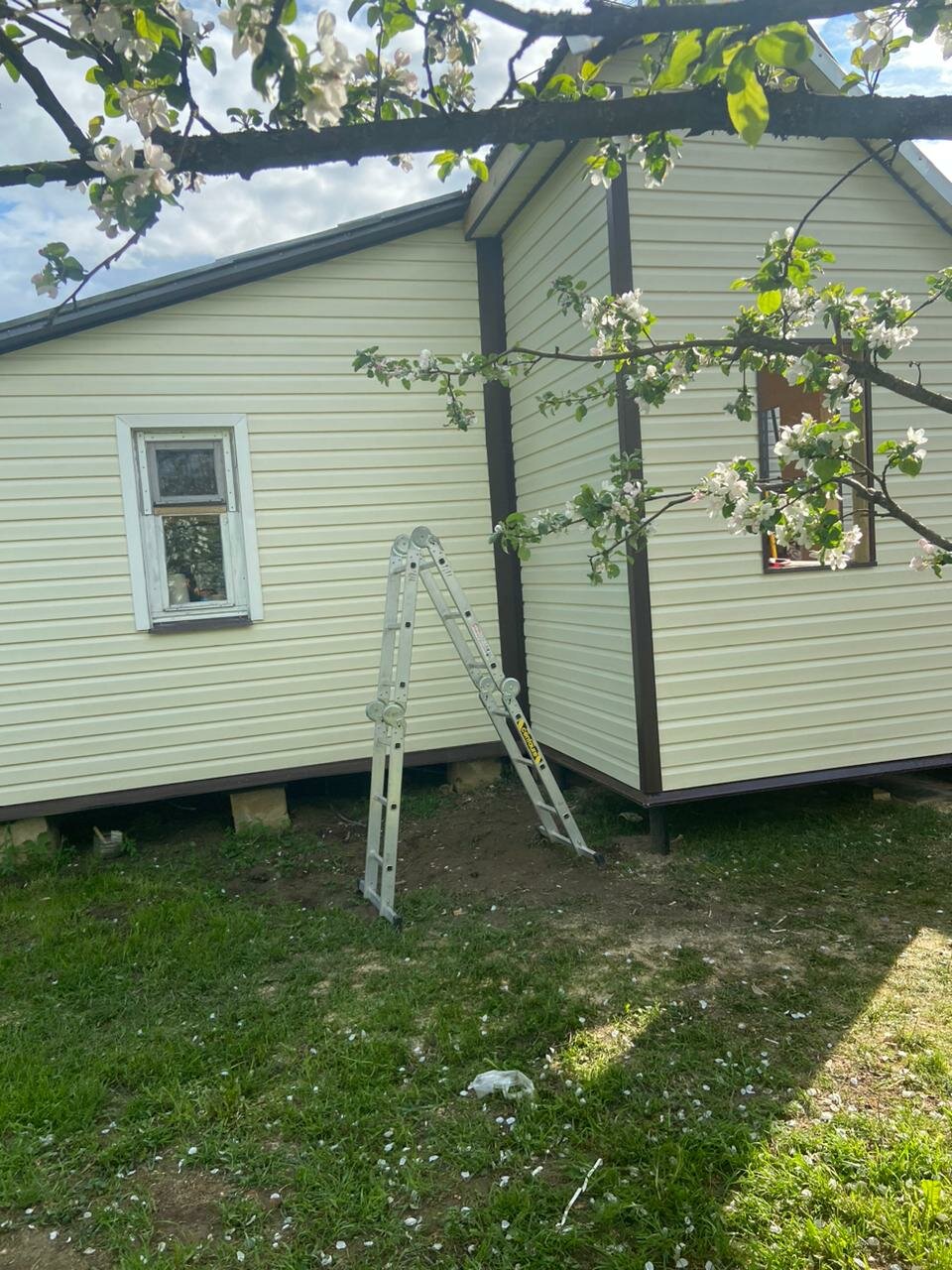 Монтаж фасада из винилового сайдинга