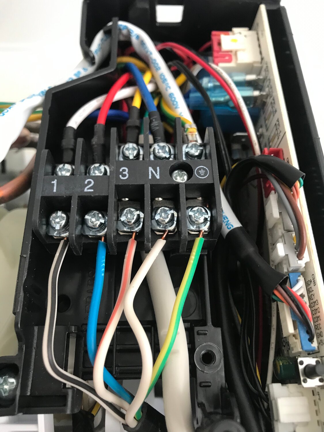 подключение кондиционера к электросети через внешний блок питания, подключение питания кондиционера, подключение кондиционера к электросети, кондиционер, кондиционер подключение