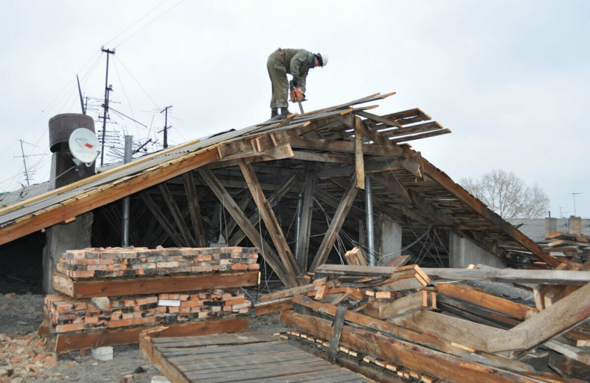 Демонтаж крыши из шифера в Медыни: 118 кровельщиков с отзывами и ценами на Яндек