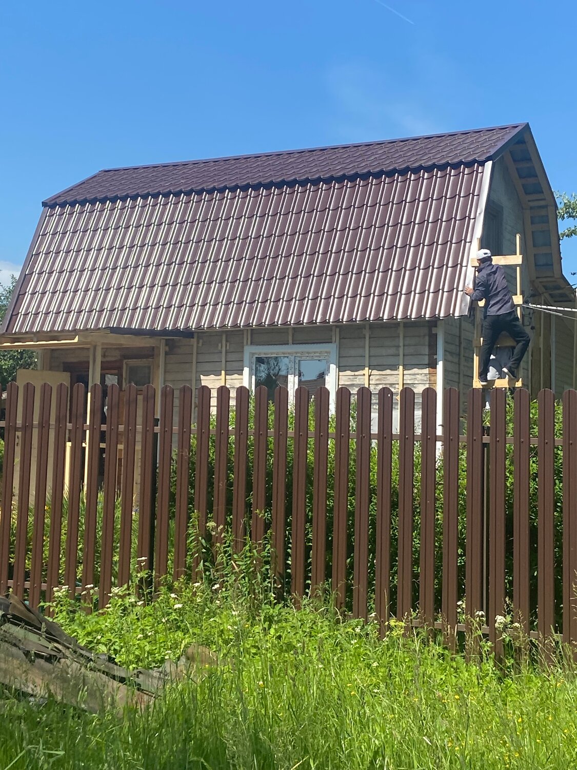 Монтаж кровли из металлочерепицы