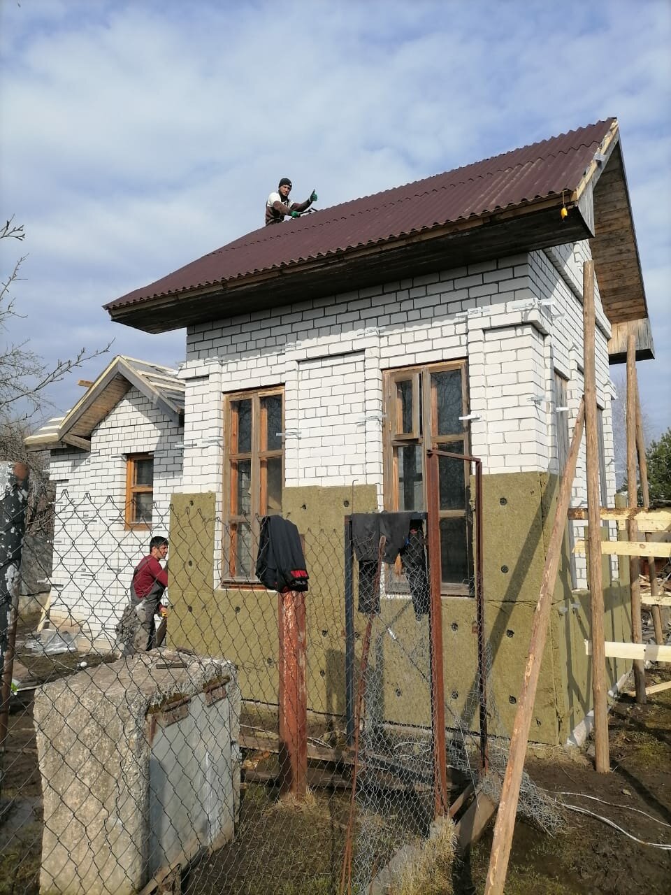 Монтаж кровли из еврошифера