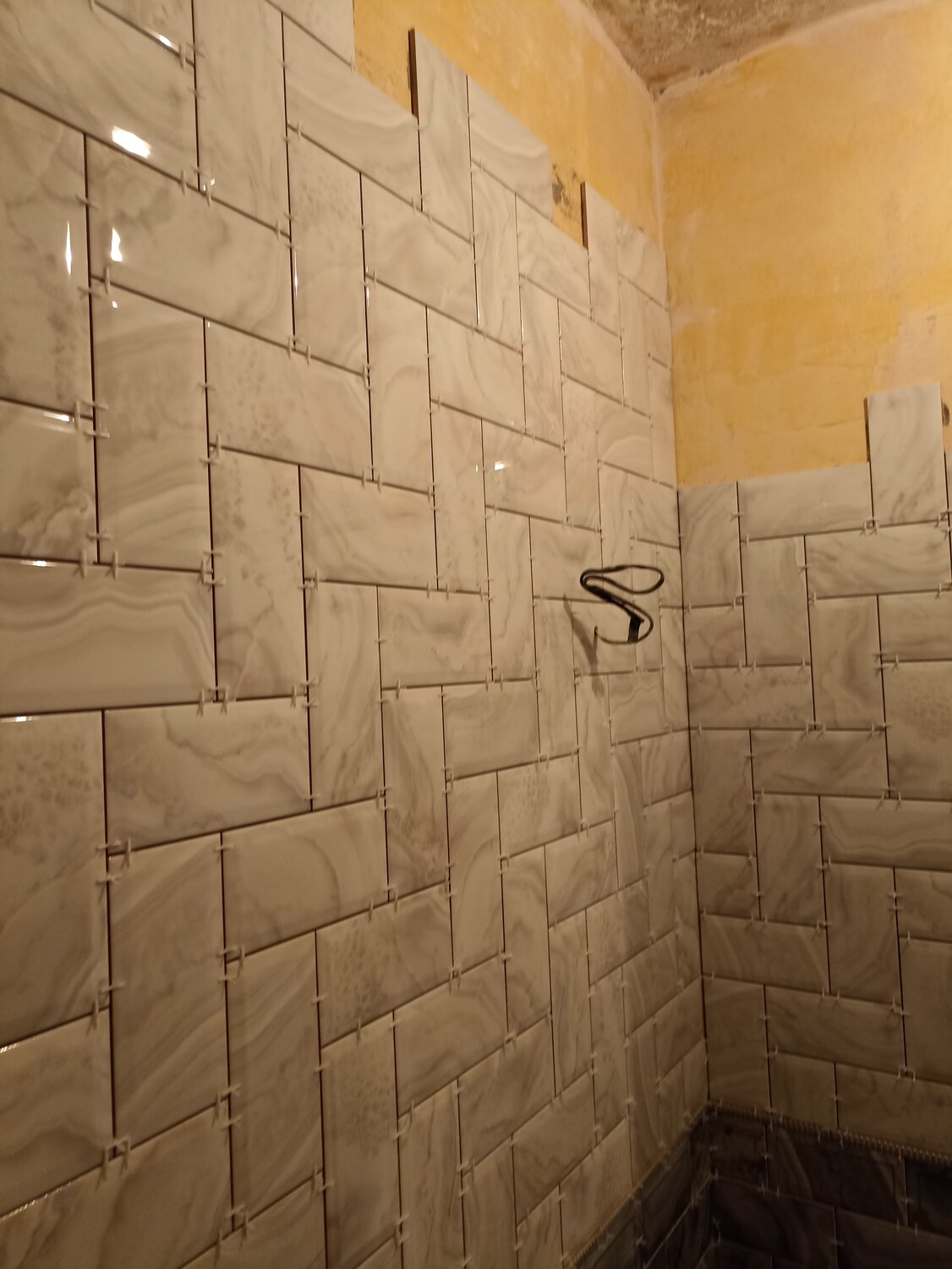 укладка плитки на стену, плитка на стену, укладка плитки, плитка, плитка кабанчик