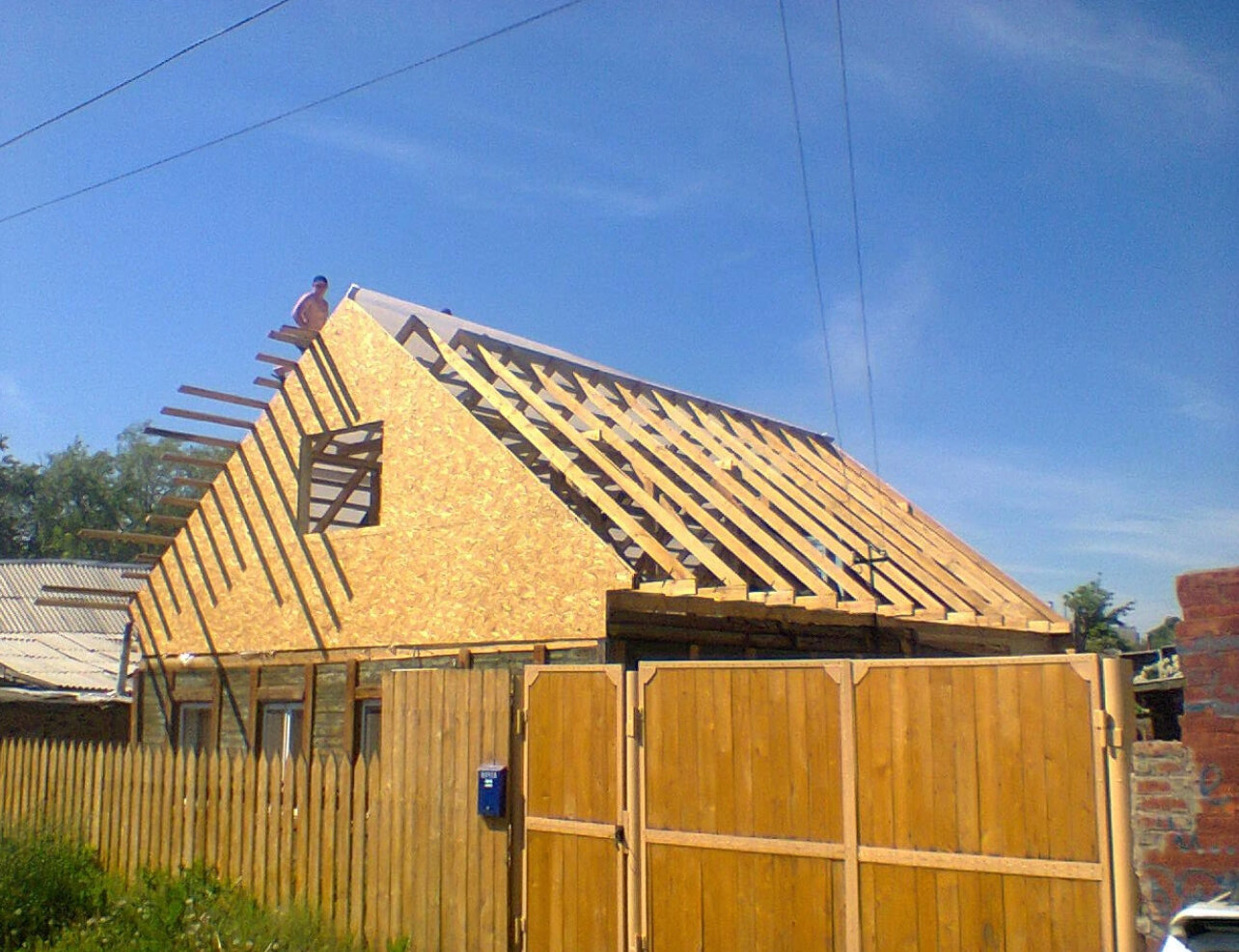 крыши, фронтон крыши, стропильные системы крыш, крыша дома, монтаж крыши