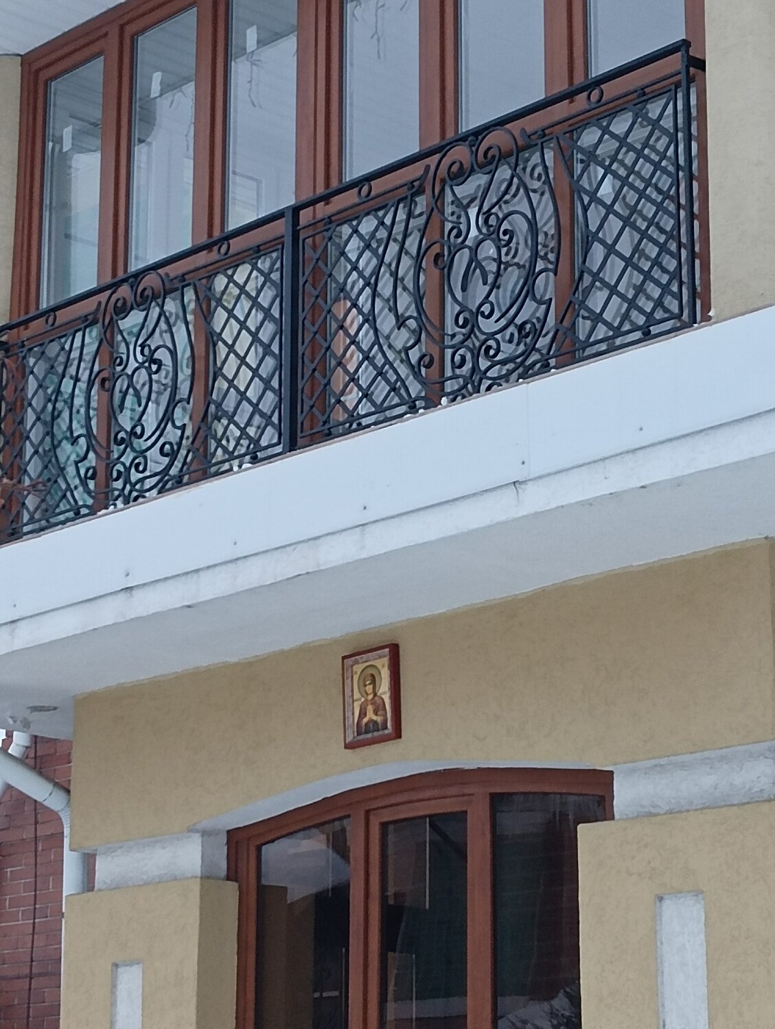 перила для балкона, кованый балкон, ковка балкона в загородном доме, ограждение для балкона, ограждения для балкона металлические