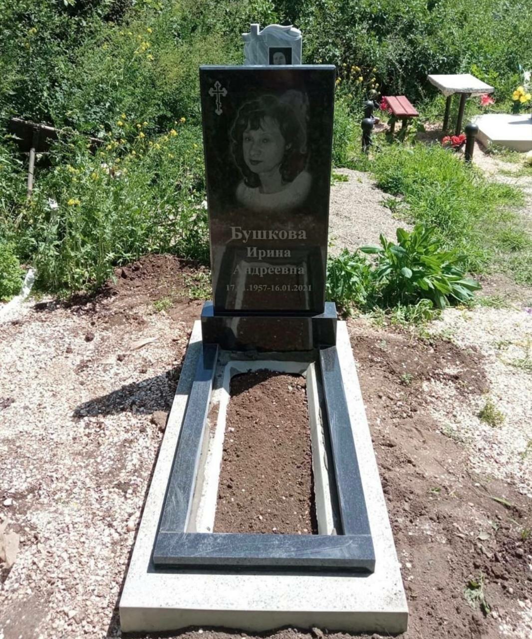 памятники на могилу, гранитный памятник, мраморный памятник, памятники и надгробия, надгробные памятники