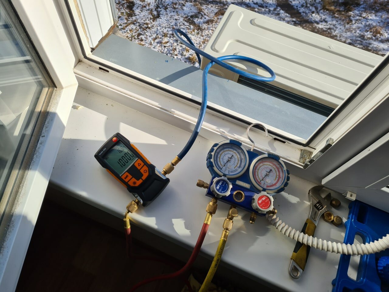 заправка фреоном автомобильного кондиционера, заправка кондиционера 410 фреоном, vevor 4-х сторонний манометр системы кондиционирования воздуха, дозаправка фреоном r410a, заправка кондиционера