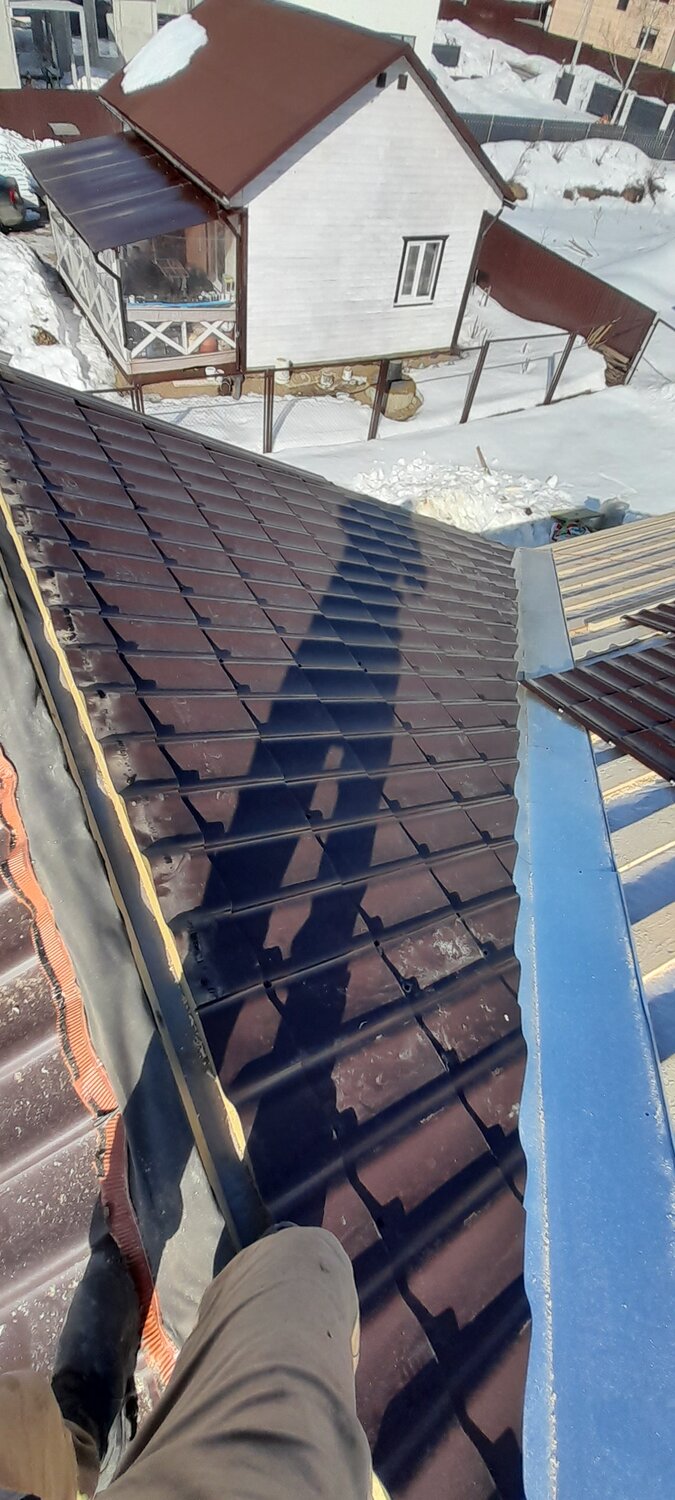 монтаж кровли, ендова крыши, монтаж металлочерепицы, кровельные работы, кровля