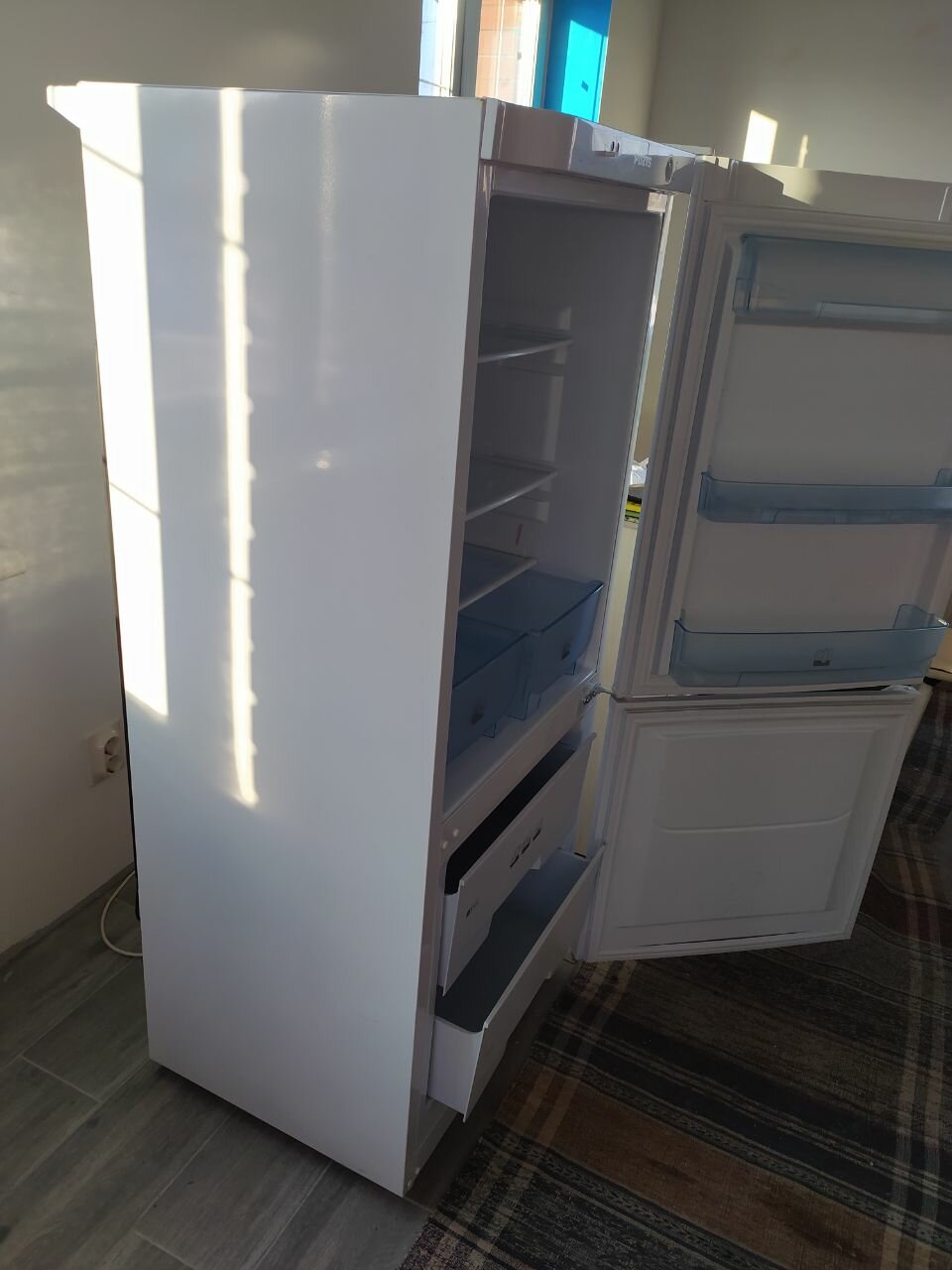 холодильник бу, холодильник indesit, холодильник, бытовая техника, холодильника атлант