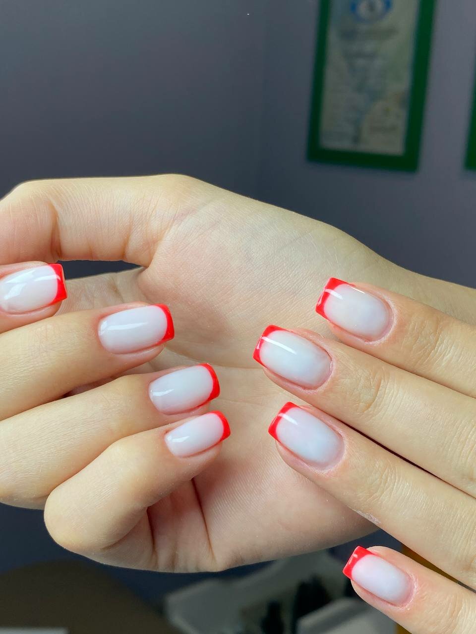 красный френч на короткие ногти, красный френч, ногти, красный френч на молочной базе, красный френч на молочном