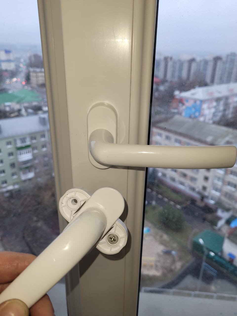Установка или замена оконных ручек