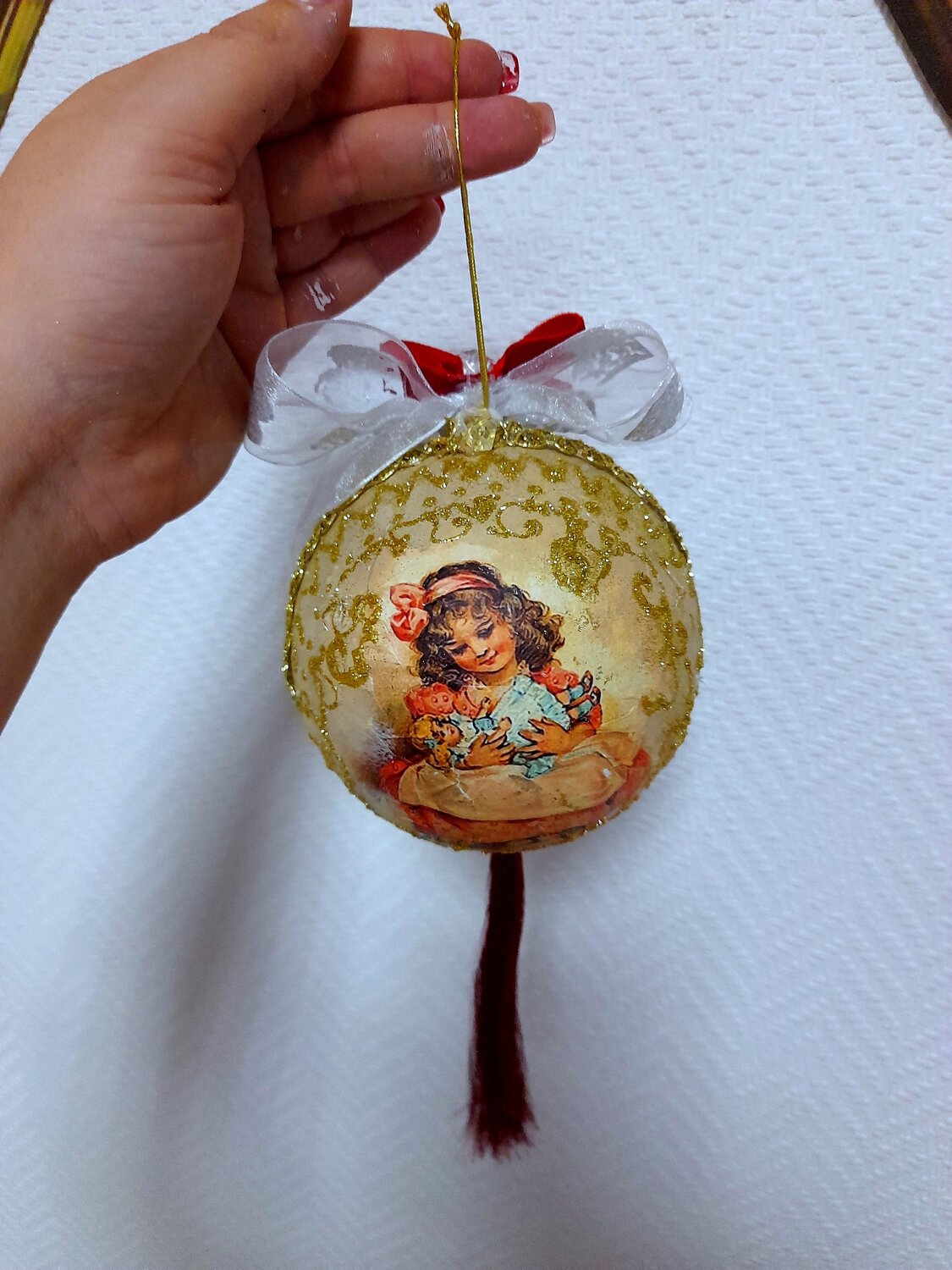 декупаж новогодних шаров, новогодние шары декупаж, новогодние шары декупаж польских мастериц, декупаж елочных игрушек, елочные игрушки декупаж медальоны