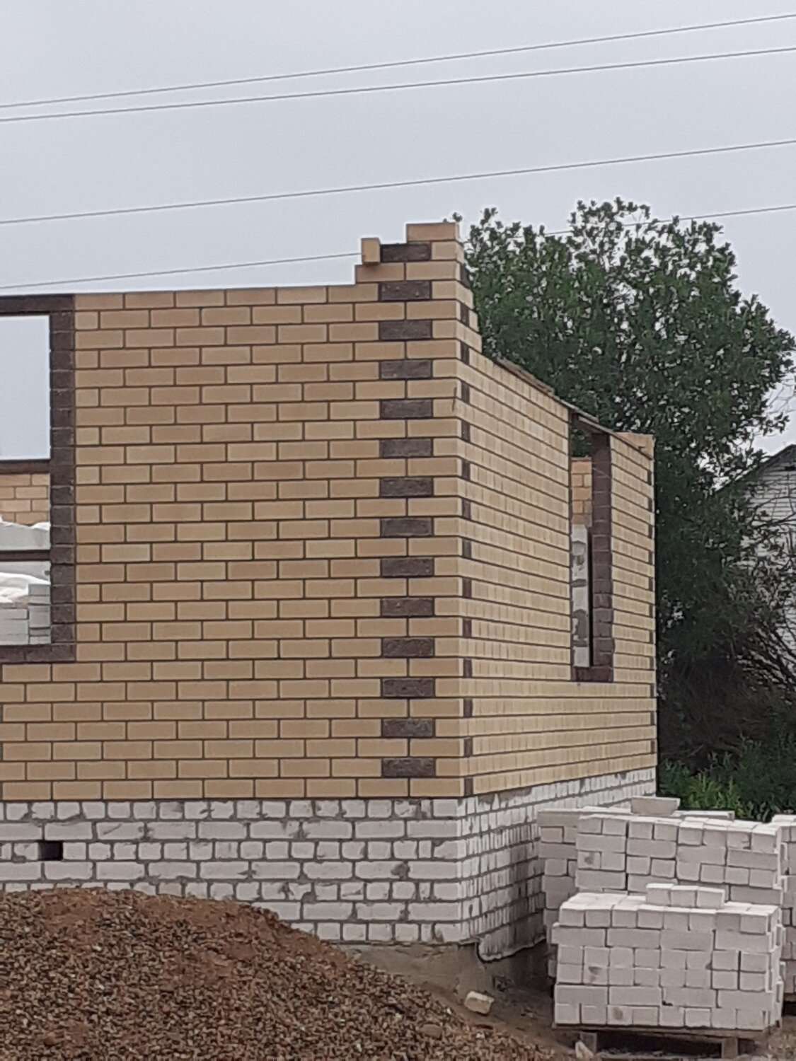 дом из керамзитобетонных блоков и кирпича, кирпичная кладка стен, кирпич блок, облицовочный кирпич, кирпич
