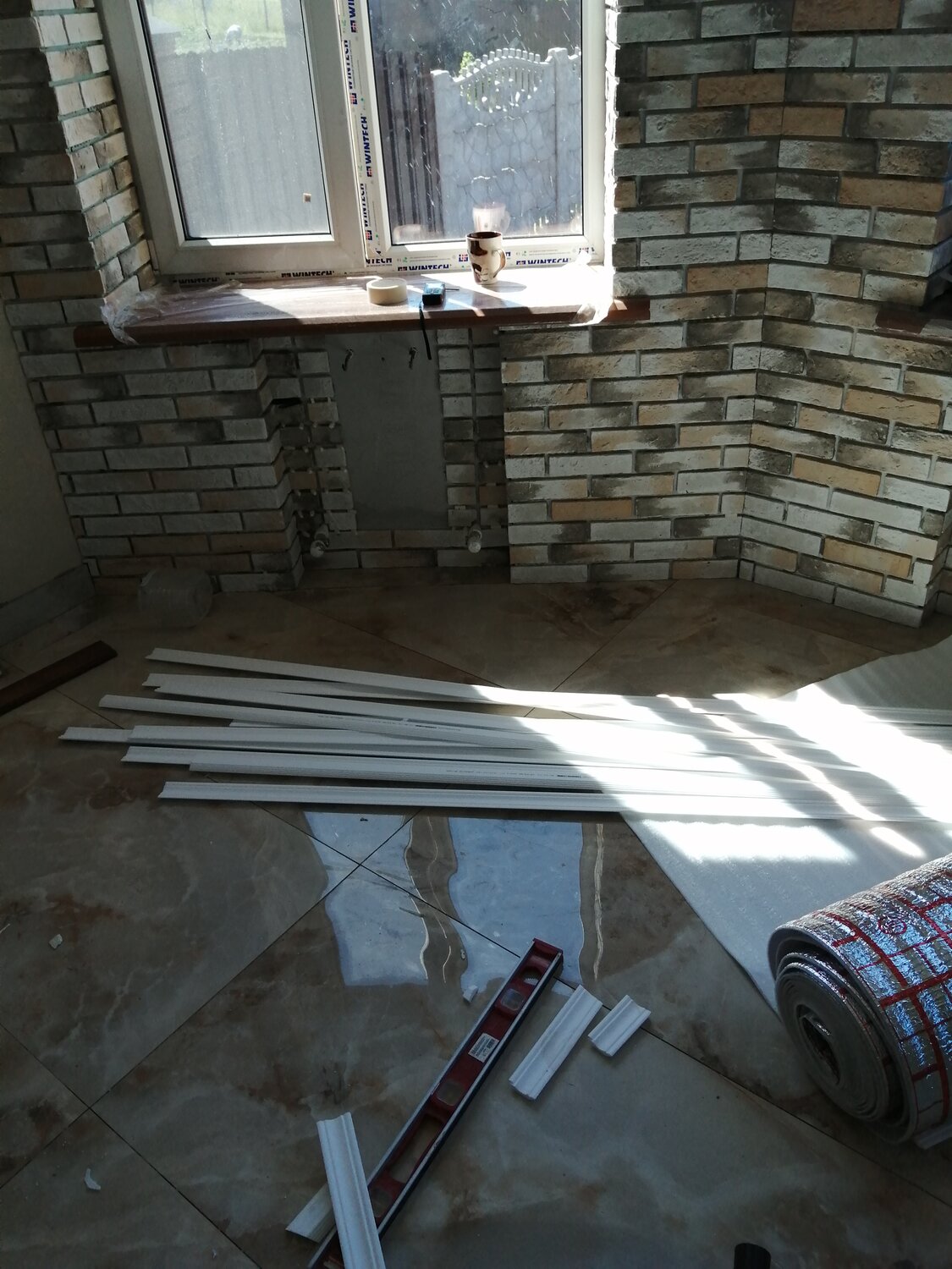стяжка пола из газобетона, дом из газоблока, кирпичный дом, отделка пола, квартиры с нуля в новостройке