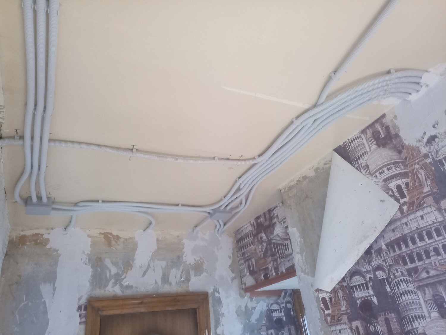 разводка электропроводки по потолку, разводка электропроводки в квартире, замена электропроводки в квартире, проводка в панельном доме, разводка электрики по потолку