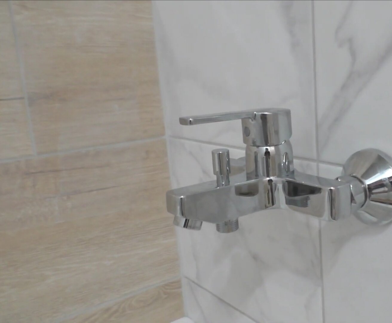 grohe. смеситель для ванны bauedge, 23334000, настенный смеситель для ванны, смеситель для ванны, смеситель для ванны с душем mofem samba 202 однорычажный лейка в комплекте, смеситель для ванны с душем grohe start loop 23355000 однорычажный хром