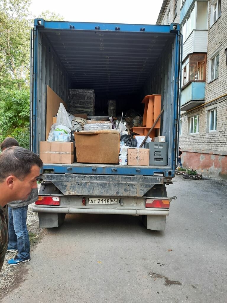 газель с грузчиками, погрузка газели, разгружают газель, грузоперевозки переезды, переезды грузчики